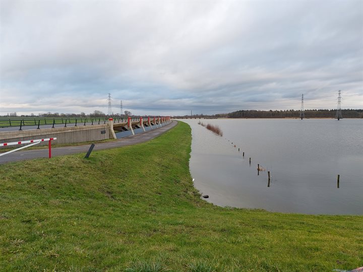 Hoge waterstand hoogwatergeul Veessen-Wapenveld